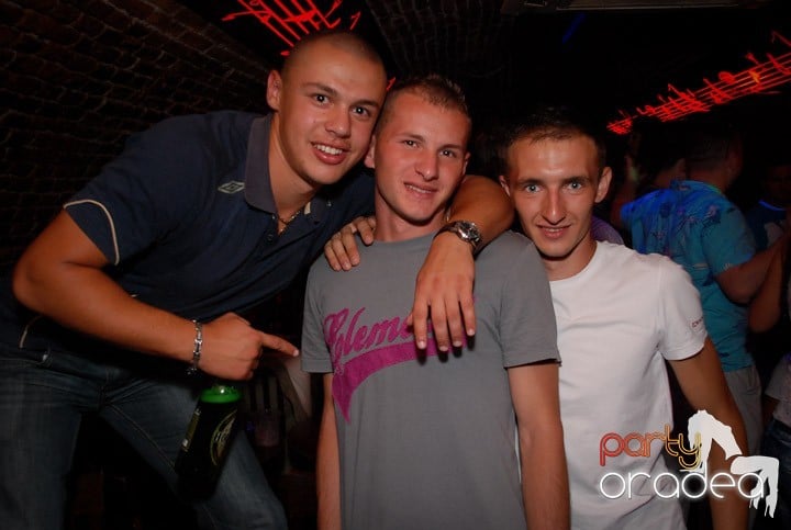 Clubbing în Escape, 