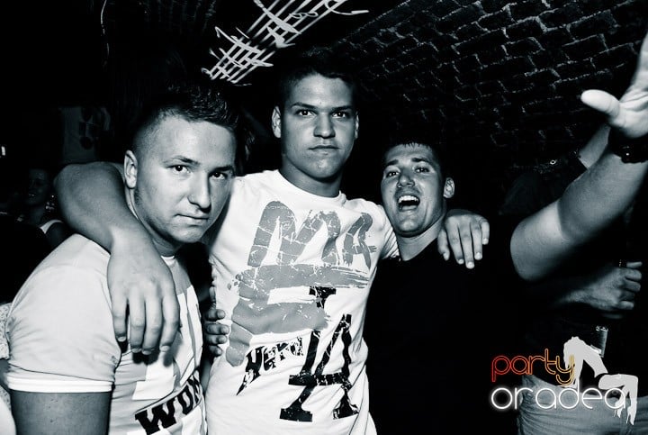 Clubbing în Escape, 