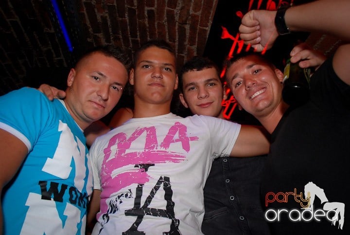 Clubbing în Escape, 