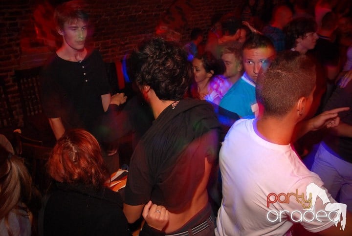 Clubbing în Escape, 