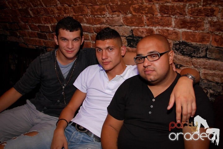 Clubbing în Escape, 