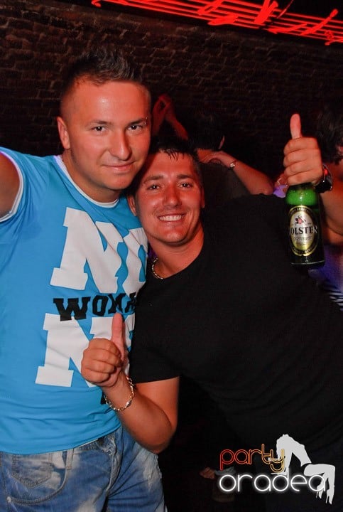 Clubbing în Escape, 