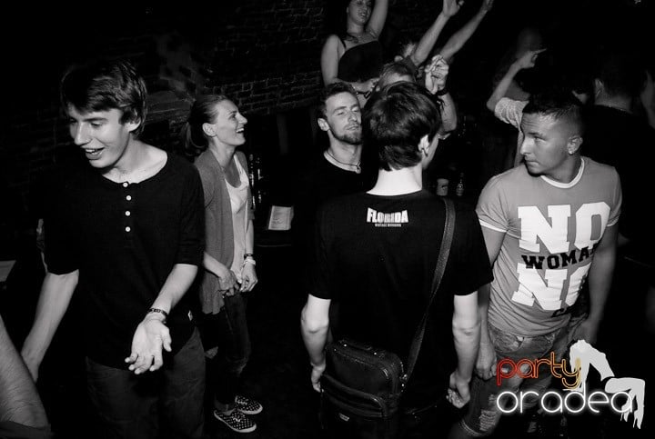 Clubbing în Escape, 