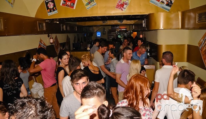 Clubbing la greu în Yellow Submarine, 