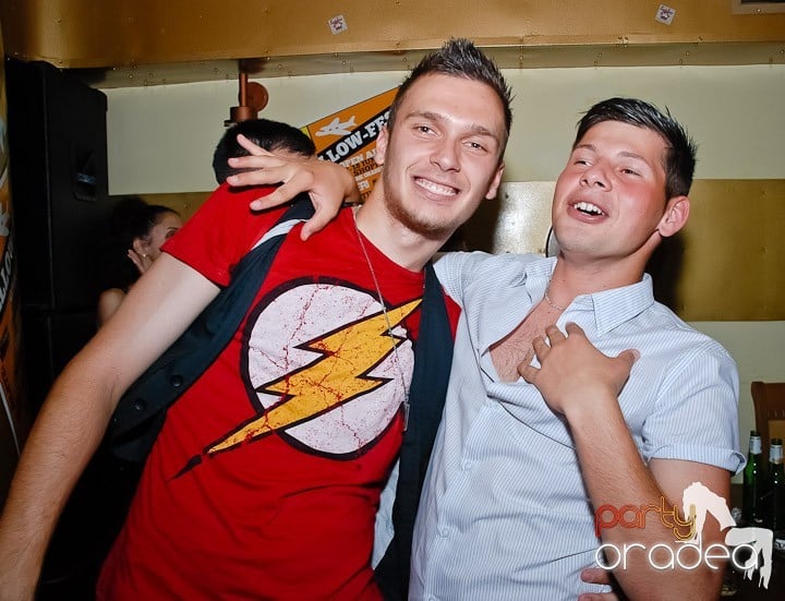 Clubbing la greu în Yellow Submarine, 