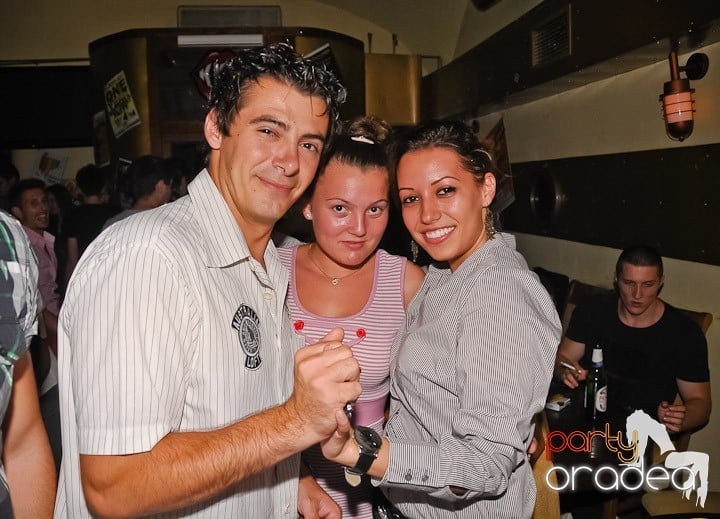 Clubbing la greu în Yellow Submarine, 