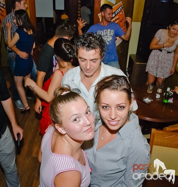 Clubbing la greu în Yellow Submarine, 