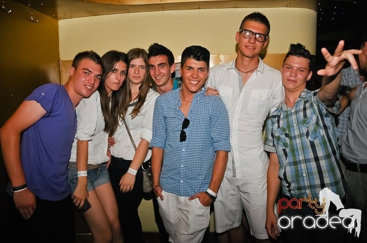 Clubbing la greu în Yellow Submarine, 