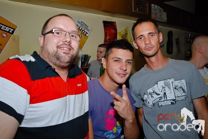 Clubbing la greu în Yellow Submarine, 