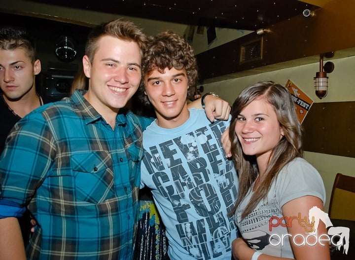 Clubbing la greu în Yellow Submarine, 