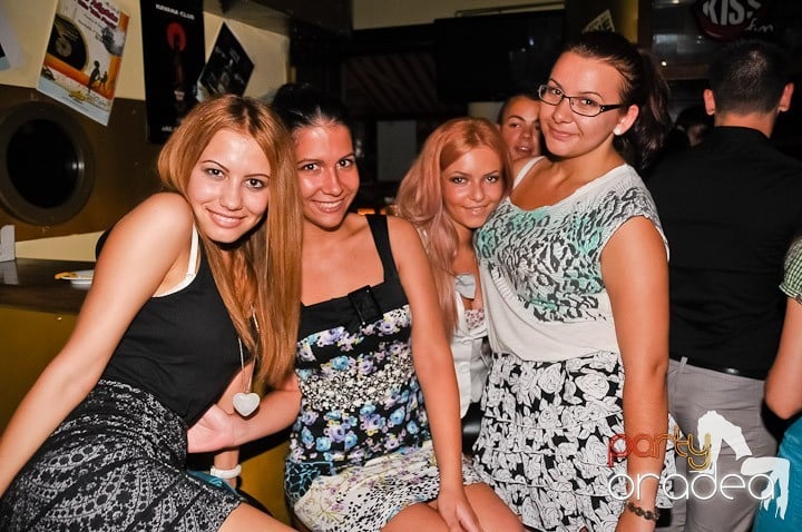 Clubbing la greu în Yellow Submarine, 