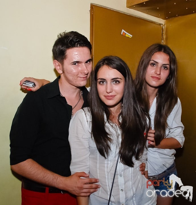 Clubbing la greu în Yellow Submarine, 