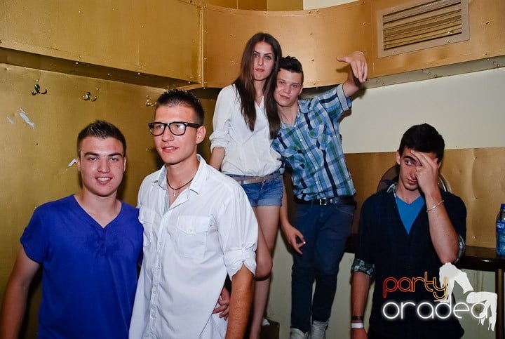 Clubbing la greu în Yellow Submarine, 