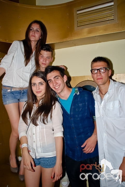 Clubbing la greu în Yellow Submarine, 