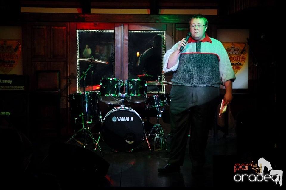 Comedianţii din Showder Klub în Queen's, Queen's Music Pub