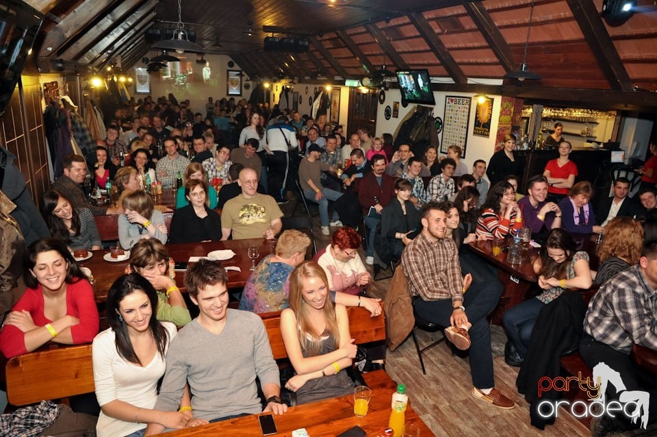 Comedianţii din Showder Klub în Queen's, Queen's Music Pub