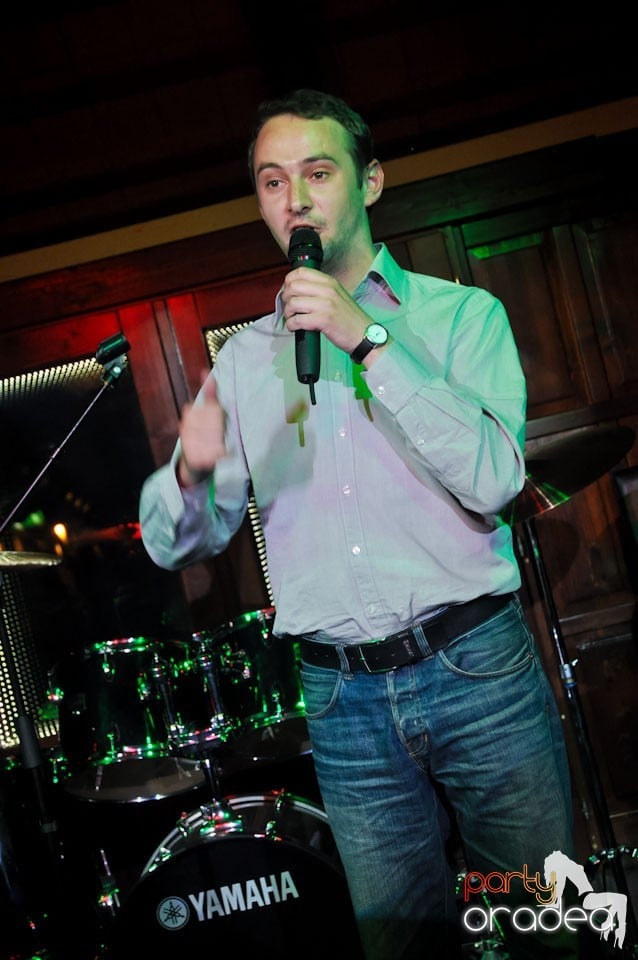 Comedianţii din Showder Klub în Queen's, Queen's Music Pub