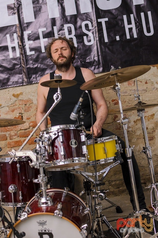 Concert B The First, Bodega