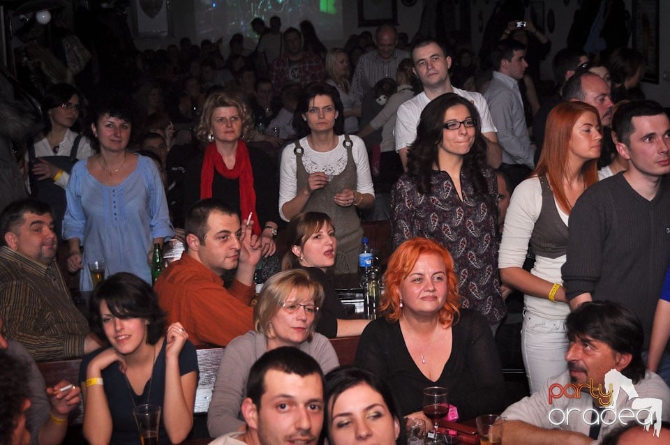 Concert Compact în Queen's Music Pub, Queen's Music Pub