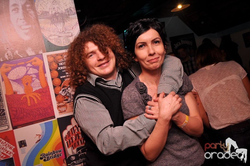 Concert Compact în Queen's Music Pub, Queen's Music Pub