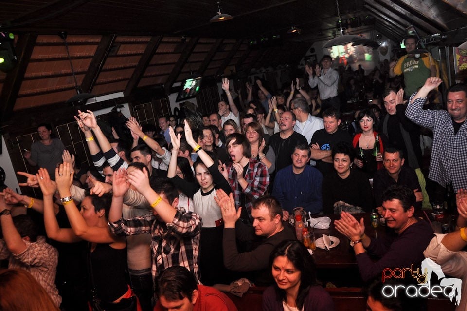 Concert Compact în Queen's Music Pub, Queen's Music Pub