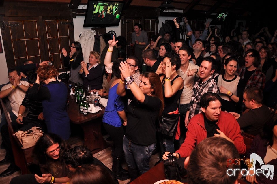 Concert Compact în Queen's Music Pub, Queen's Music Pub