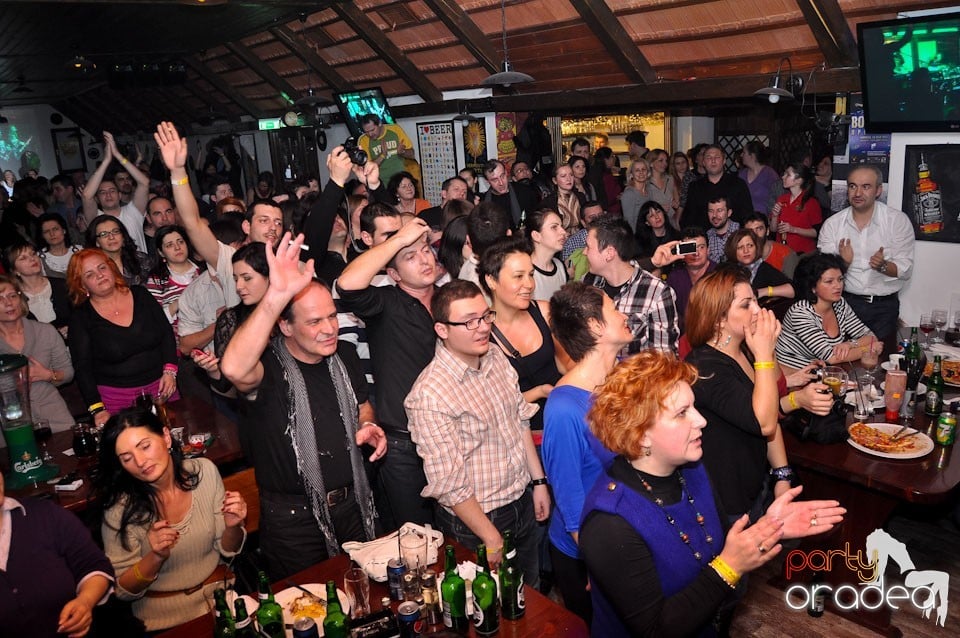 Concert Compact în Queen's Music Pub, Queen's Music Pub