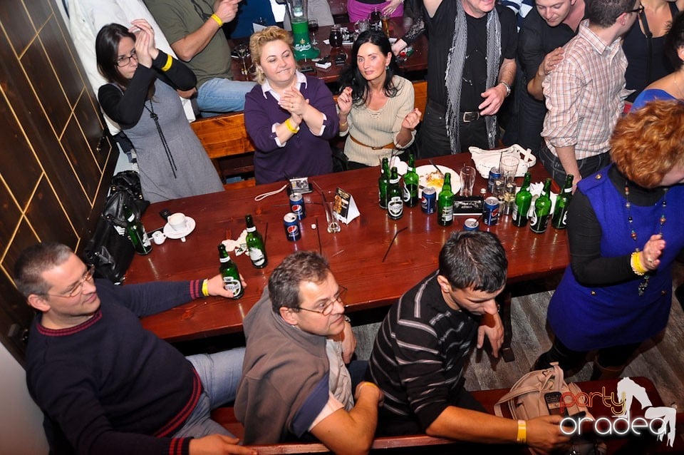 Concert Compact în Queen's Music Pub, Queen's Music Pub