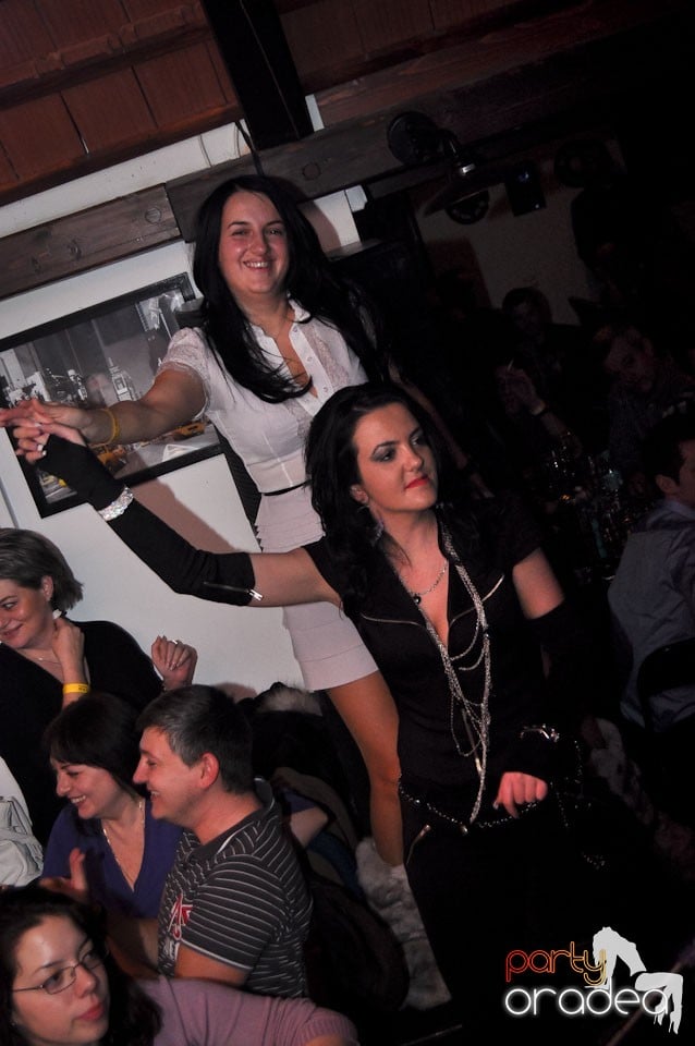 Concert Compact în Queen's Music Pub, Queen's Music Pub