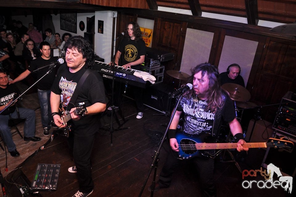 Concert Compact în Queen's Music Pub, Queen's Music Pub
