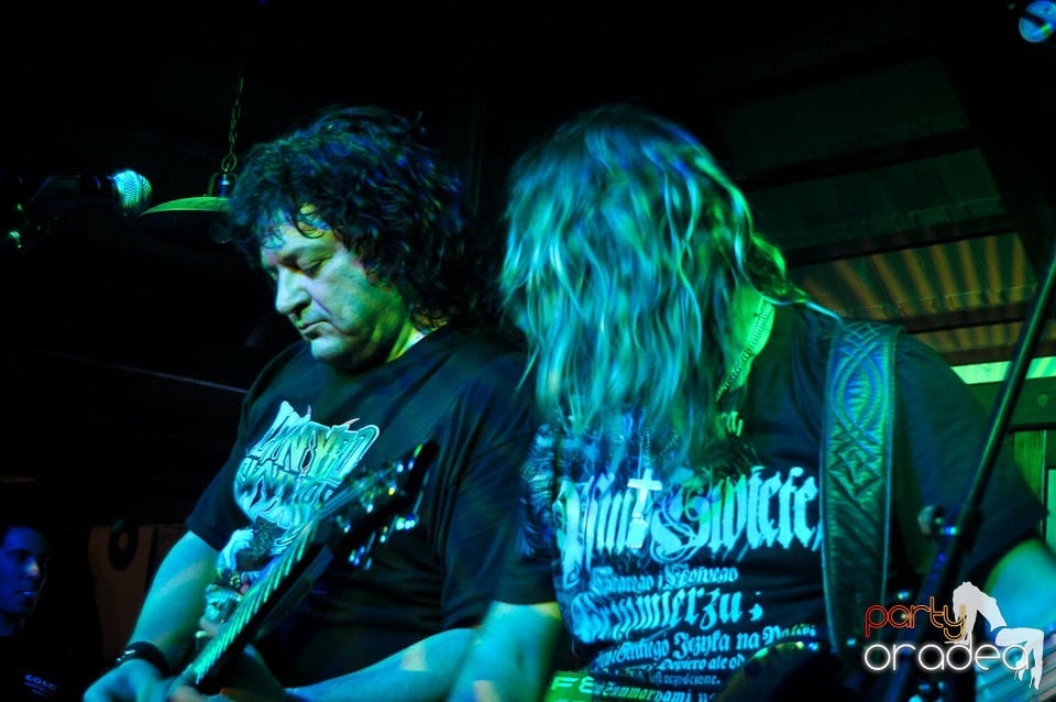 Concert Compact în Queen's Music Pub, Queen's Music Pub