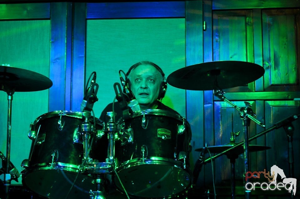 Concert Compact în Queen's Music Pub, Queen's Music Pub