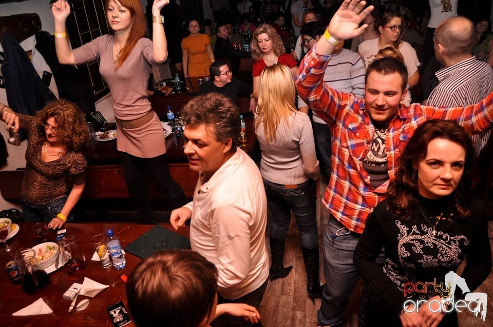 Concert Compact în Queen's Music Pub, Queen's Music Pub