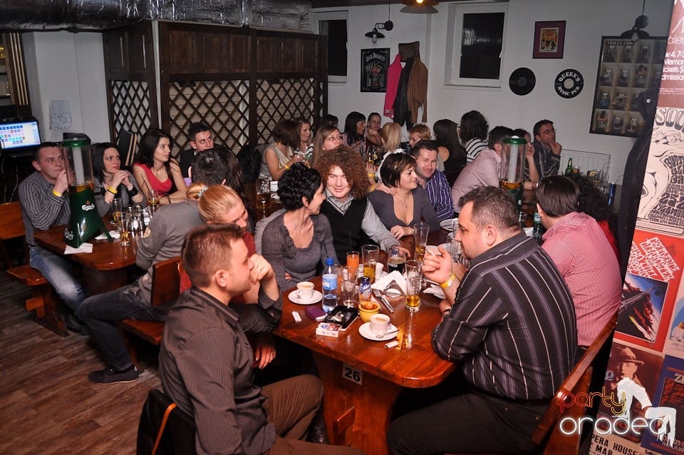 Concert Compact în Queen's Music Pub, Queen's Music Pub