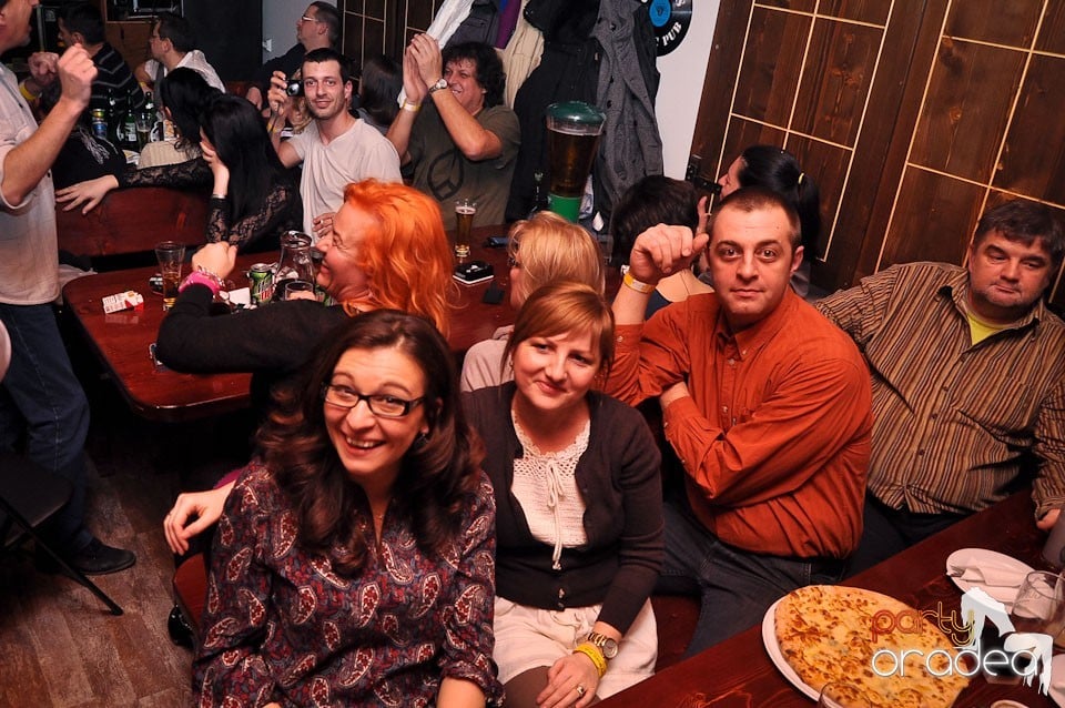 Concert Compact în Queen's Music Pub, Queen's Music Pub