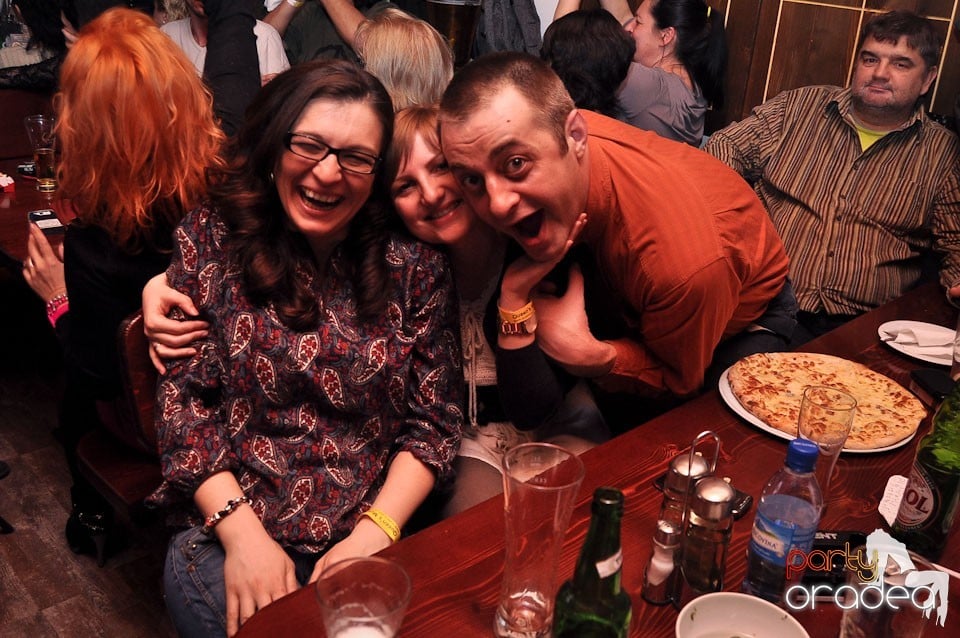 Concert Compact în Queen's Music Pub, Queen's Music Pub