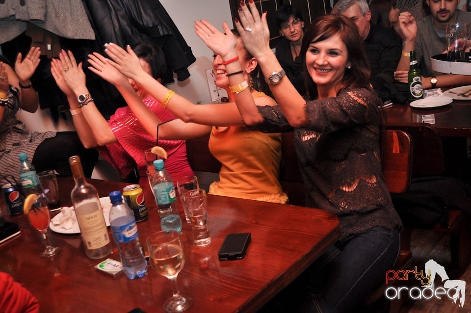 Concert Compact în Queen's Music Pub, Queen's Music Pub