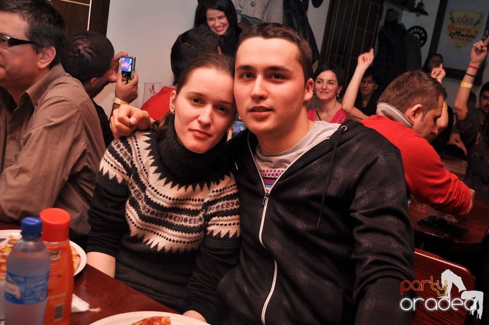 Concert Compact în Queen's Music Pub, Queen's Music Pub