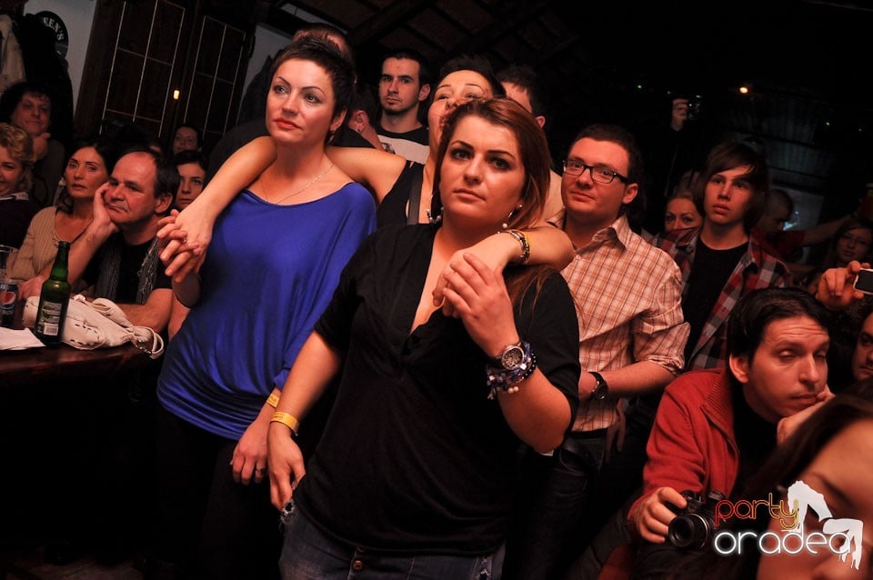 Concert Compact în Queen's Music Pub, Queen's Music Pub