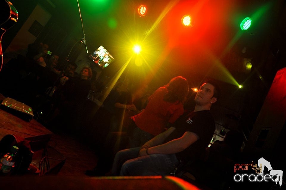 Concert Compact în Queen's Music Pub, Queen's Music Pub