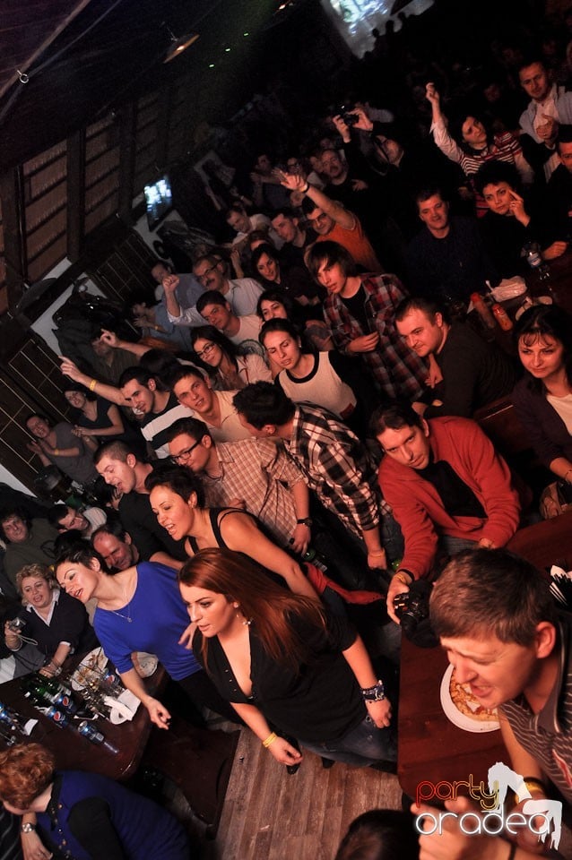 Concert Compact în Queen's Music Pub, Queen's Music Pub