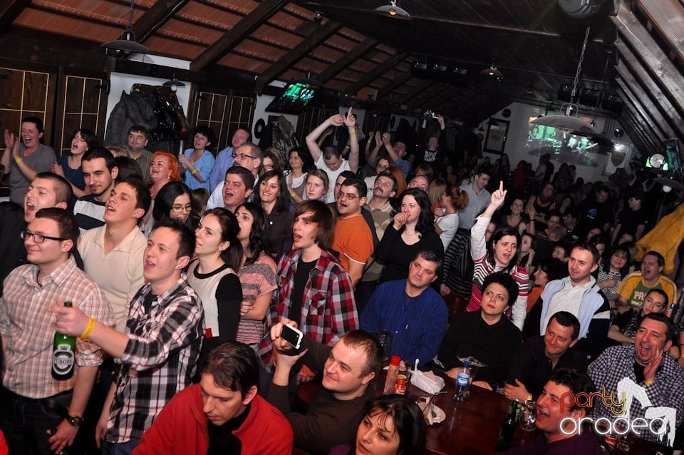 Concert Compact în Queen's Music Pub, Queen's Music Pub
