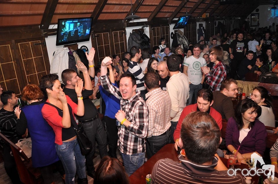 Concert Compact în Queen's Music Pub, Queen's Music Pub