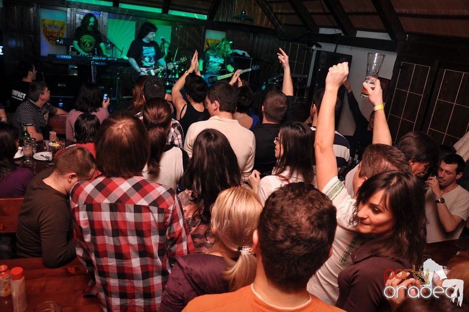 Concert Compact în Queen's Music Pub, Queen's Music Pub
