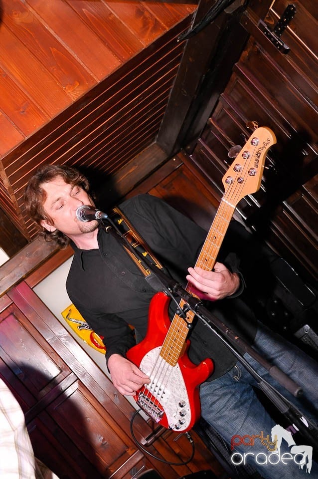 Concert Desperado în Queen's, Queen's Music Pub
