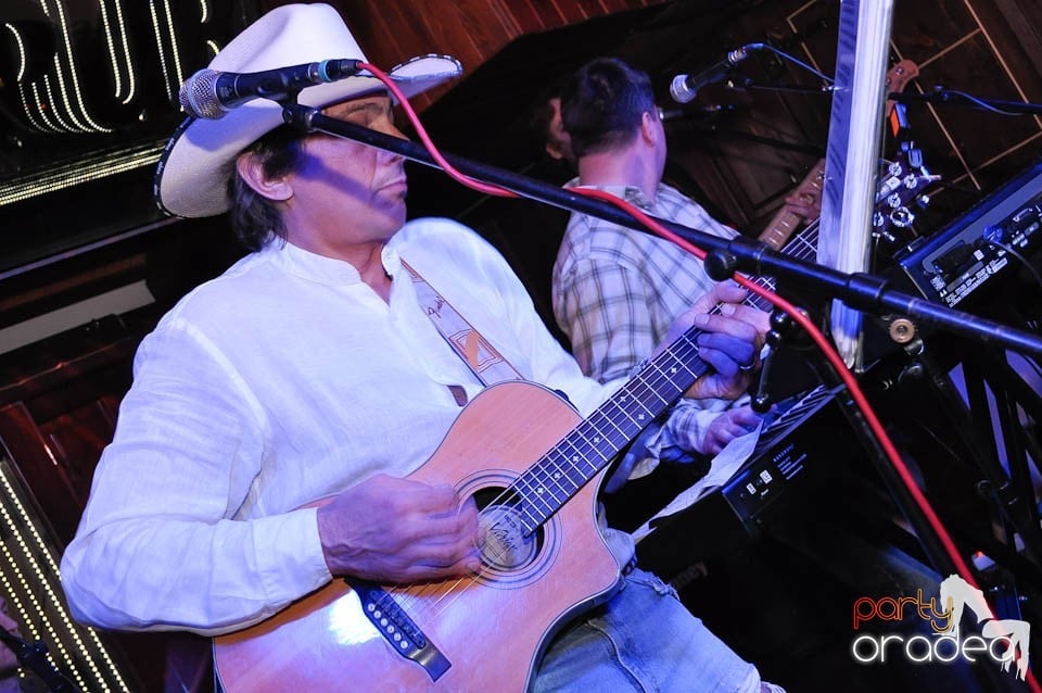 Concert Desperado în Queen's, Queen's Music Pub