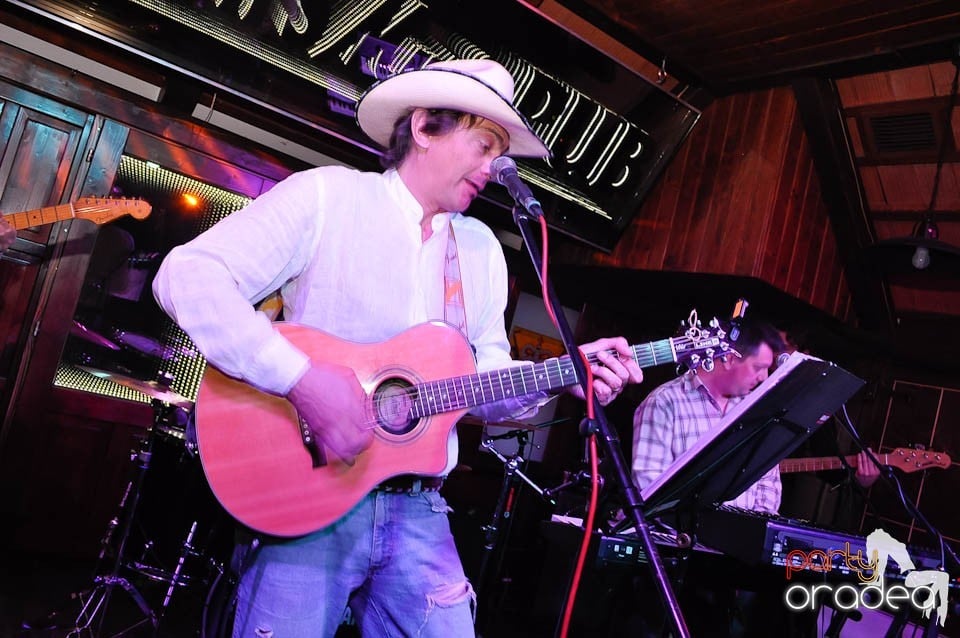 Concert Desperado în Queen's, Queen's Music Pub