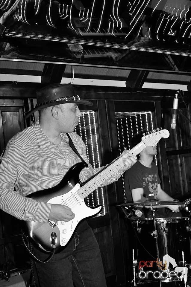 Concert Desperado în Queen's, Queen's Music Pub