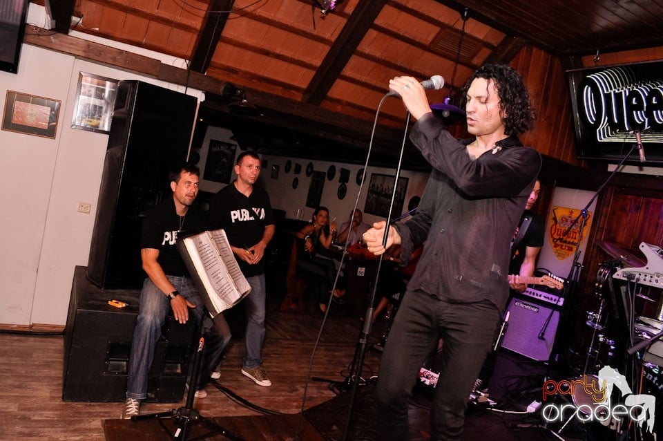 Concert Publika în Queen's Music Pub, Queen's Music Pub