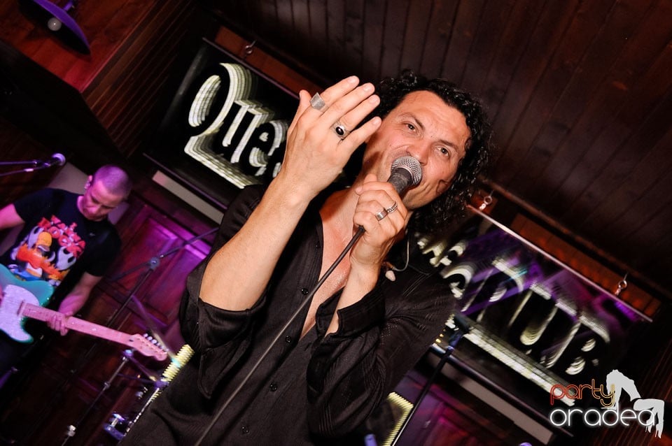 Concert Publika în Queen's Music Pub, Queen's Music Pub